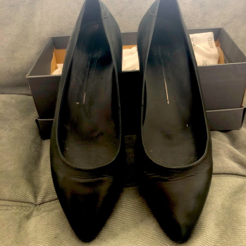 Ecco pointy Flats